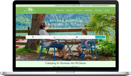 Ecran de présentation du site Internet d'un camping au bord du lac d'Aiguebelette. Ce site comporte un module de réservation de séjour.